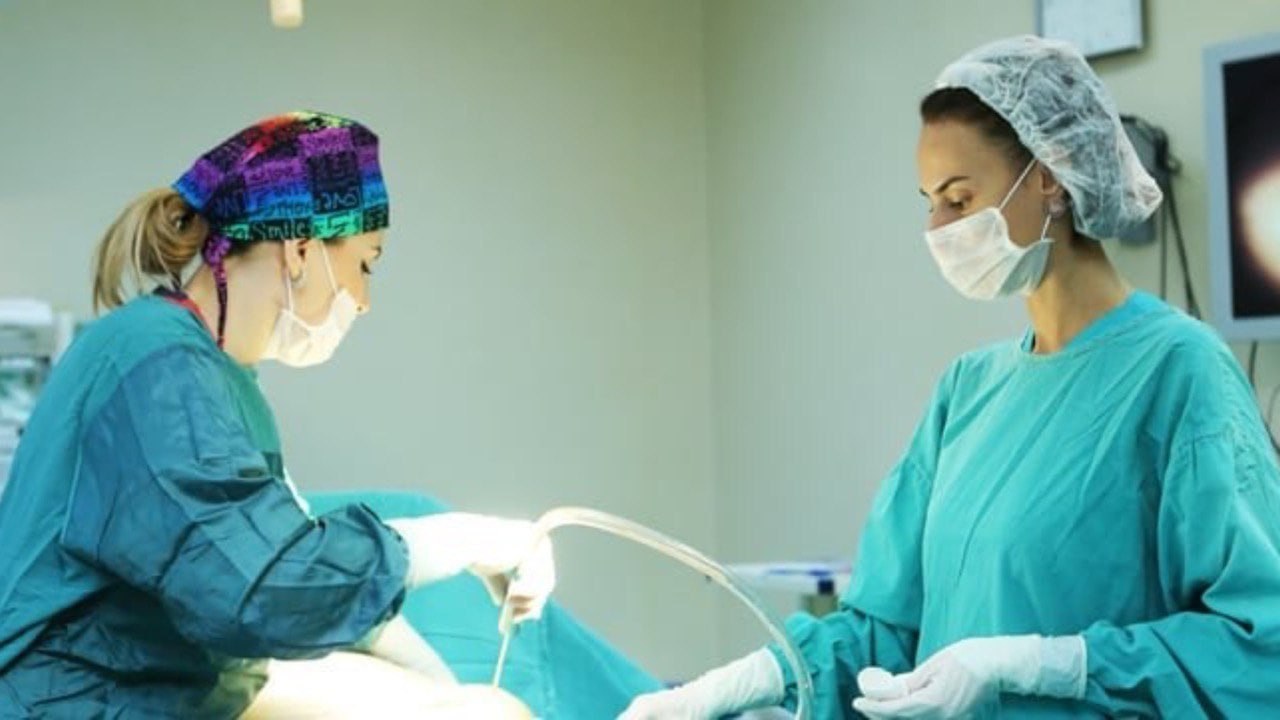 plastik-cerrahlara-rusvetle-sened-verenler-askarlandi-onlari-hansi-ceza-gozleyir-1754551786