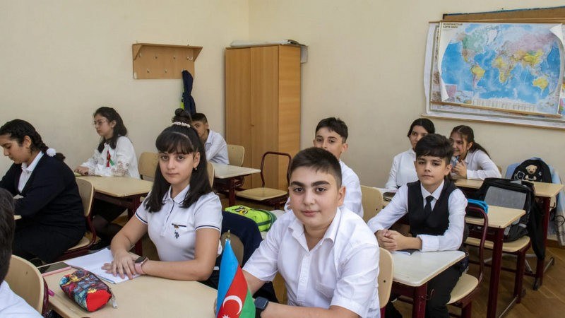 tecili-azerbaycanda-sagirdler-12-il-tehsil-alacaqlar-1754659147
