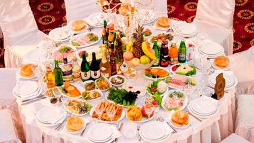 ehsan-qadagasindan-sonra-novbe-toylara-catdi-debdebeli-toy-sufreleri-yigisdilir-1754635044