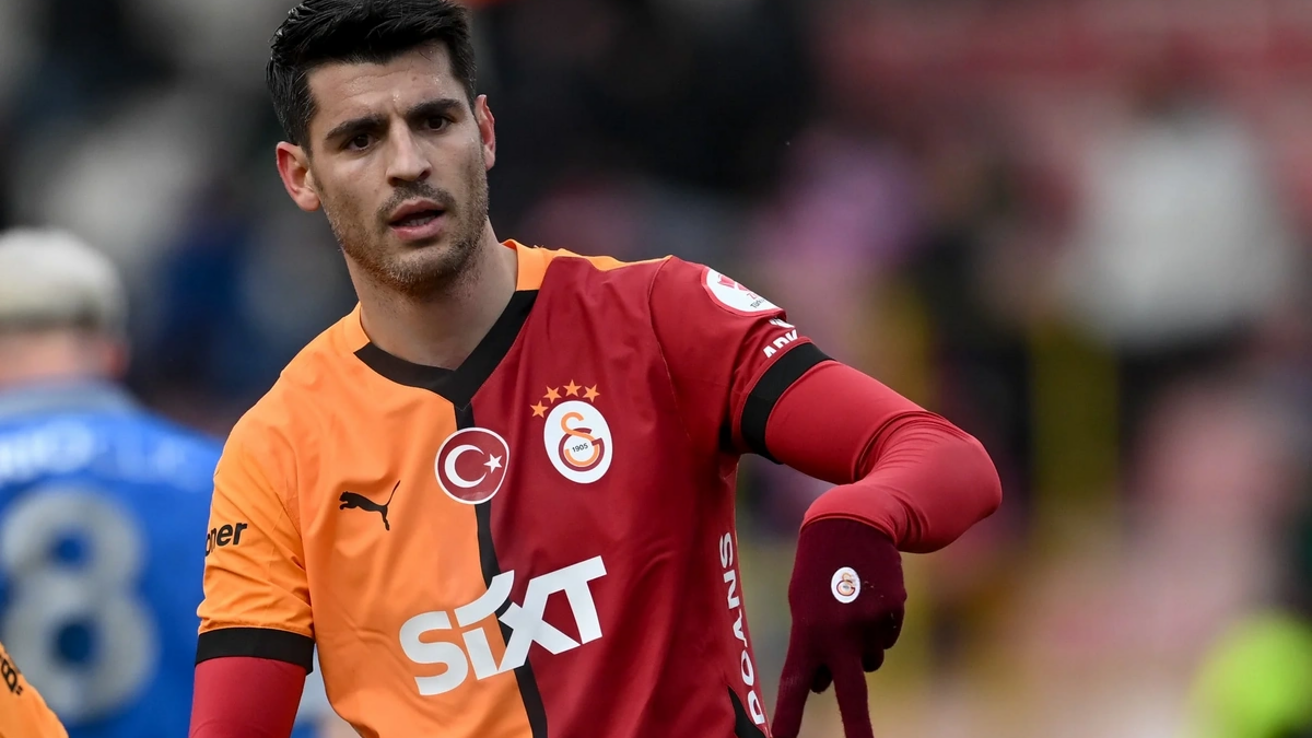 qalatasaray-bu-futbolcu-ile-yollarini-ayirdi-foto-1754903274