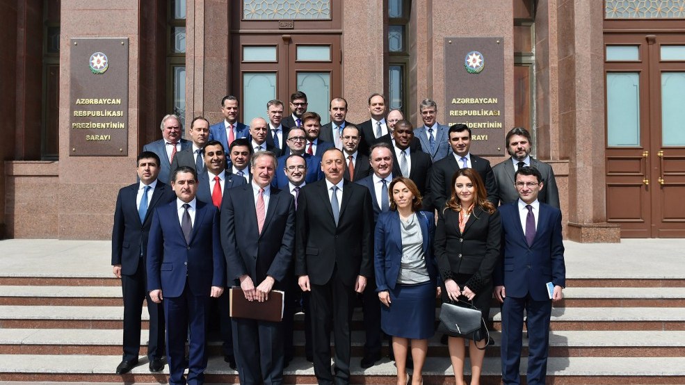 azerbaycandaki-amerika-ticaret-palatasi-azerbaycan-ve-ermenistan-arasinda-imzalanmis-tarixi-senedi-alqislayir-1754993709