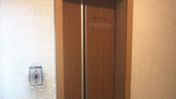 liftde-komeksiz-qalan-sexs-xilas-edildi-1755010519