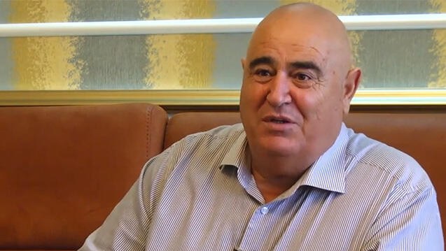 serurlu-isfendiyar-milyonluq-avtomobillerine-hebs-qoyulmasindan-danisdi-1755272121