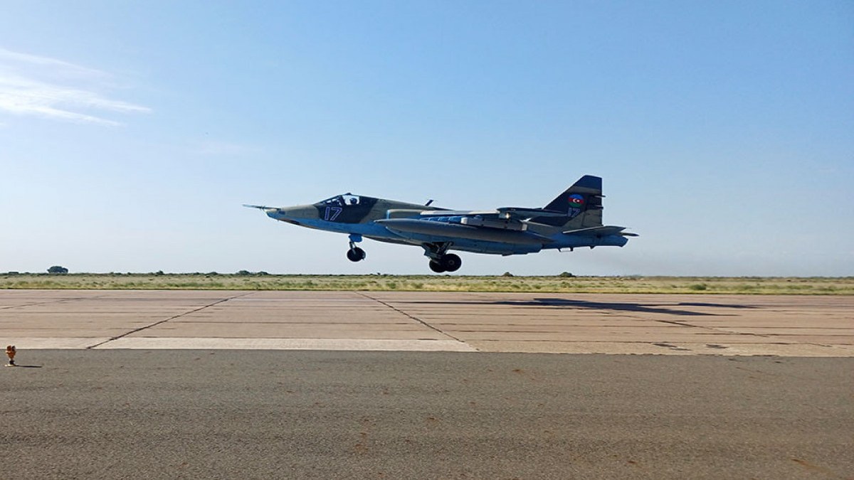 qirici-ve-helikopterlerimiz-havaya-qalxdi-video-1755334276