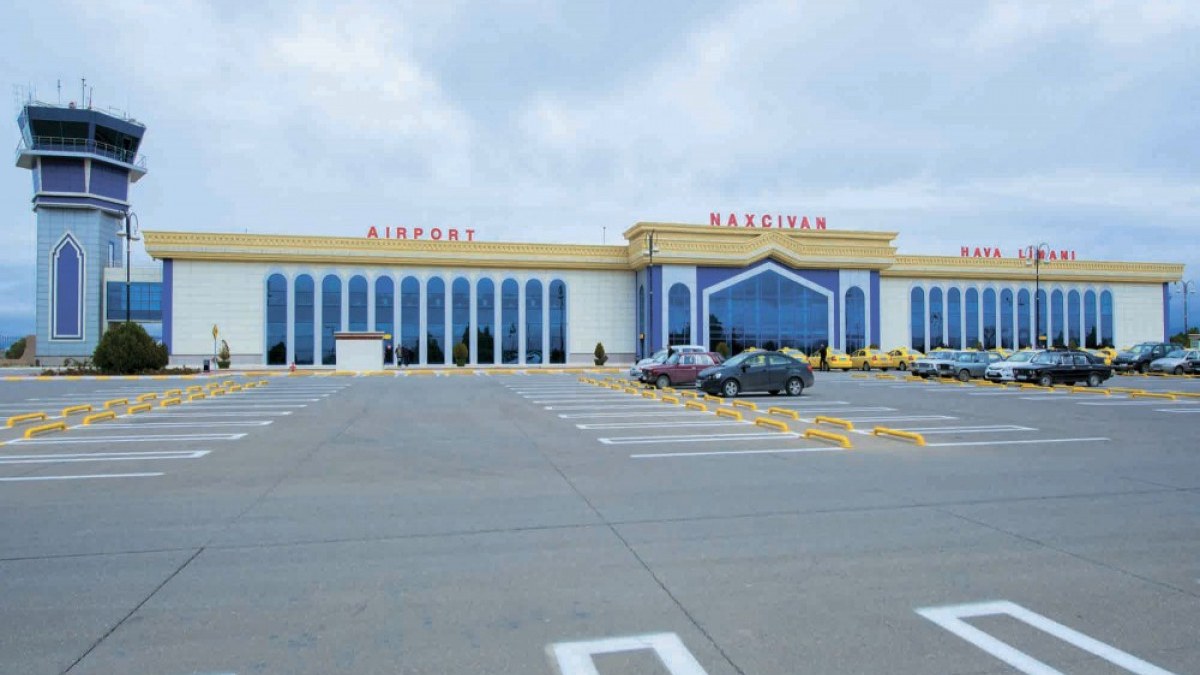 naxcivan-aeroportunda-novbe-ve-bilet-problemi-keskinlesib-sikayetvideo-1755516384
