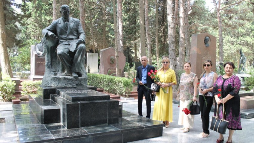 maestro-niyazinin-mezari-ziyaret-olundu-1755702998