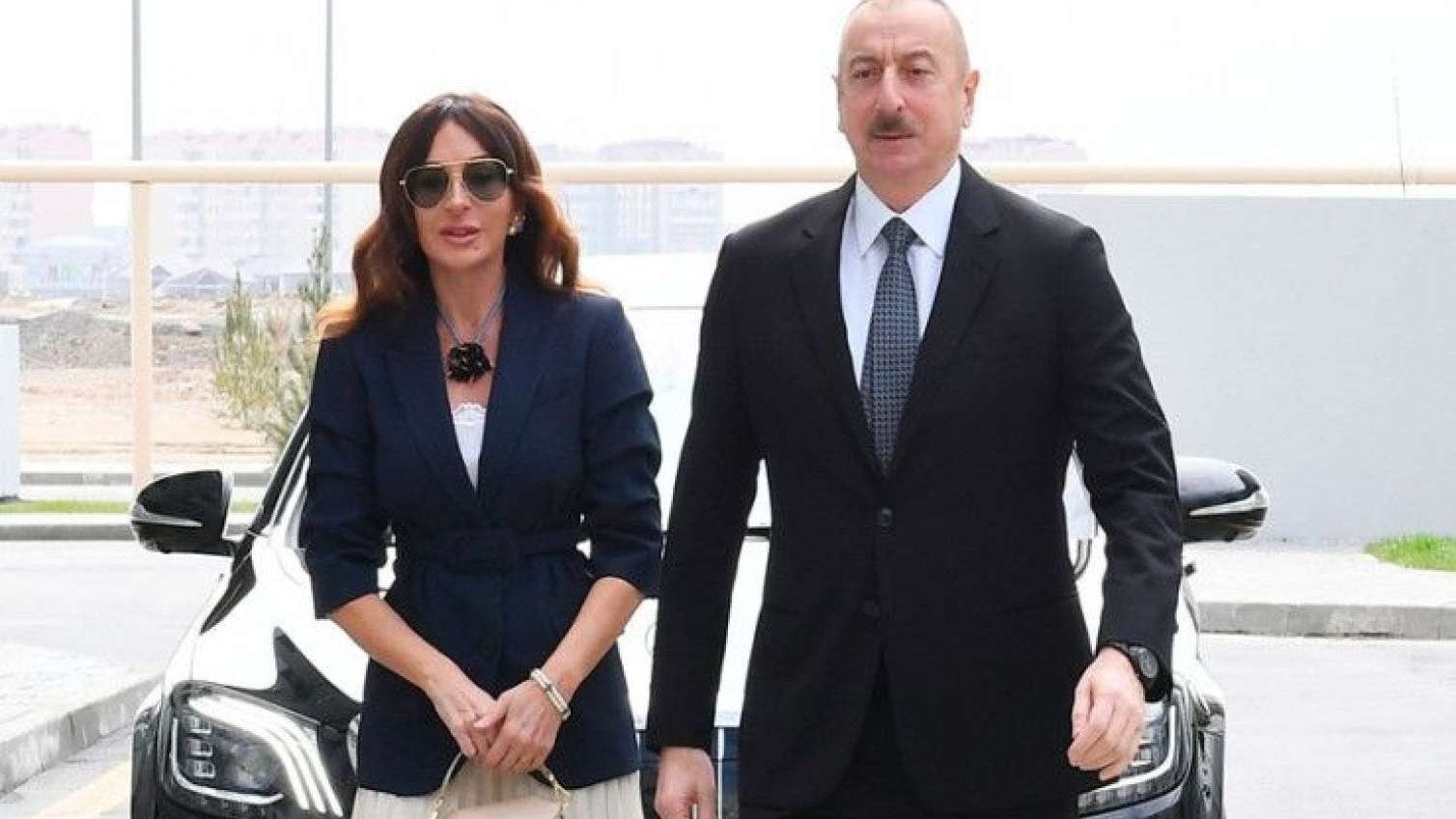 prezident-ilham-eliyev-ve-birinci-xanim-mehriban-eliyeva-gence-seherinde-olublar-1755685625