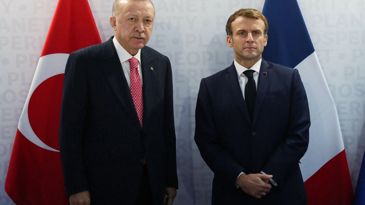 makron-ve-erdogan-azerbaycan-ermenistan-sulh-prosesi-haqqinda-fikir-mubadilesi-aparib-1755778445