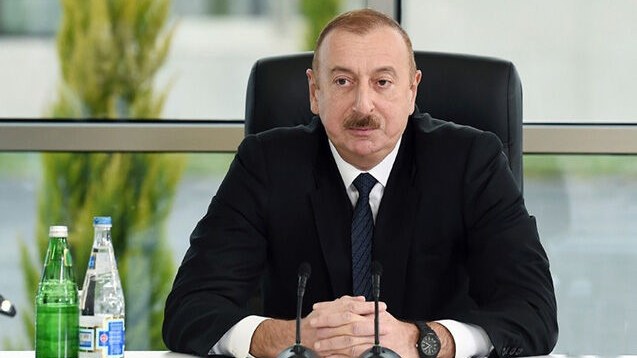 ilham-eliyev-menzillerin-acarlarini-kelbecer-sakinlerine-teqdim-etdi-1755793927