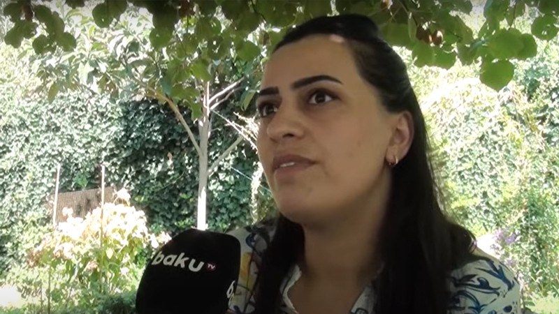 valideynlerini-itirdi-oxuya-bilmedi-37-yasinda-telebe-oldu-video-1756100509