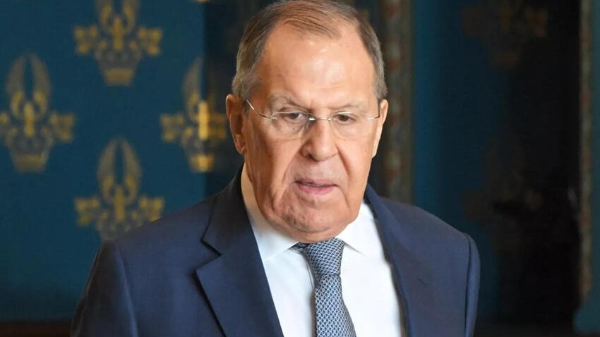lavrov-ssri-sviterini-niye-geyinib-putin-deyib-ki-1756110439