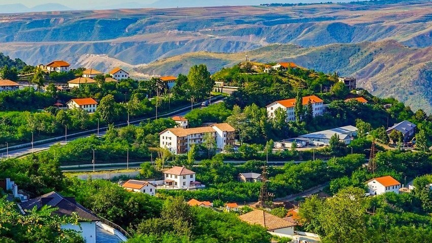 lacinda-20-den-cox-yeni-menteqe-tikilecek-1756220528