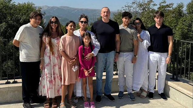 prezident-ailesinin-yeni-fotosu-yenilendi-1756220845